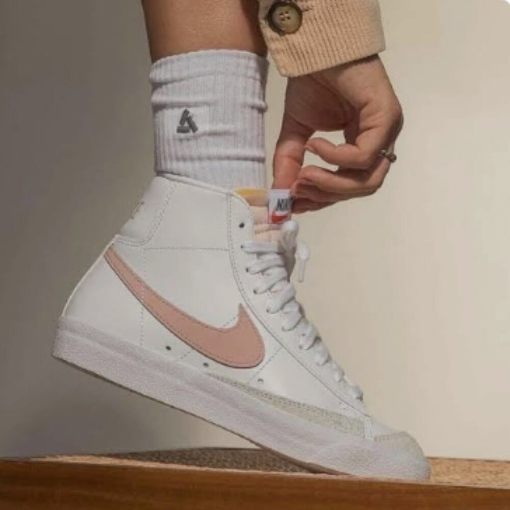(NEW) Nike Blazer Mid '77 Vintage in Pink W 8.5 (Limited Edition)